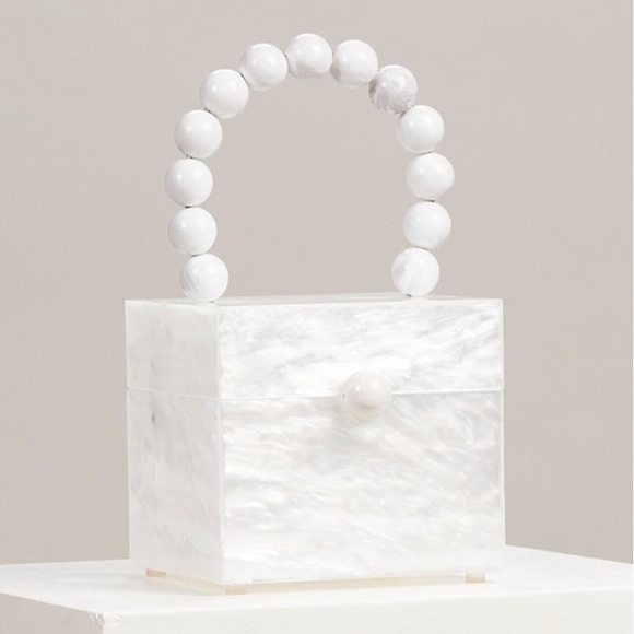 Cult Gaia
Eos Box Bag in Pearl - Picture 1 of 17